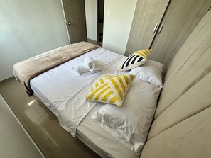Family Apartment, City View | Iron/ironing board, free WiFi - Edificio Sagitario - Calidad & Precio (Cartagena de Indias)