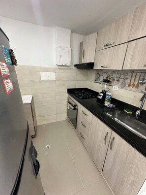 Family Apartment, City View | Private kitchen - Edificio Sagitario - Calidad & Precio (Cartagena de Indias)