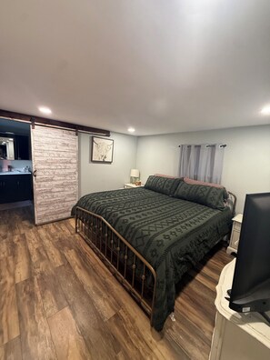 1 bedroom, iron/ironing board, WiFi, bed sheets - Peaceful prairie escape near Lake McConaughy (Keystone)