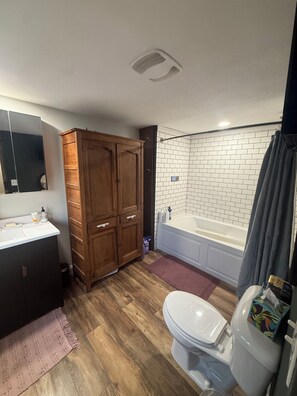 Hair dryer, towels, soap, toilet paper - Peaceful prairie escape near Lake McConaughy (Keystone)