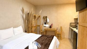 Iron/ironing board, free WiFi, bed sheets