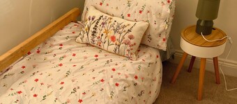 Newly renovated house in Polperro with parking and sea views.