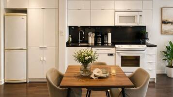 Classic Suite, City View | Private kitchen | Fridge, microwave, oven, stovetop