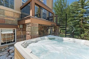Bañera de hidromasaje exterior