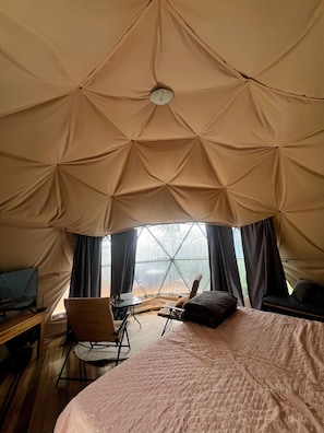 1 bedroom, iron/ironing board, WiFi (free), bed sheets