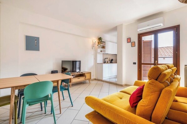 Living area - Vrbo Property (Milano)