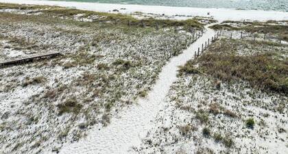 Mariner 2: Beachfront Duplex Cottage B, Mexico Beach, Gorgeous Views!