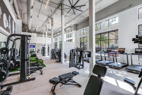 Solis Stay 1-King Bed+Sofa Bed in Frisco with pool and gym access