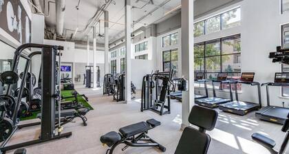 Solis Stay 1-King Bed+Sofa Bed in Frisco with pool and gym access