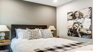 2 habitaciones, tabla de planchar con plancha, wifi y ropa de cama 