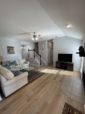 Smart TV - Private Bedroom at Picadilly Palace Crash Pad (Abilene)