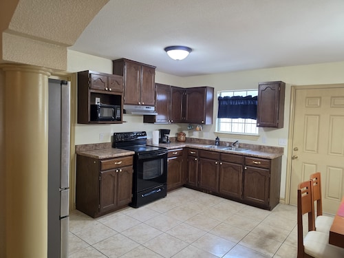 Perfect 3-bedroom house with AC in beautiful Laredo