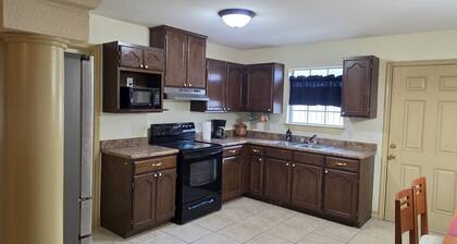 Perfect 3-bedroom house with AC in beautiful Laredo