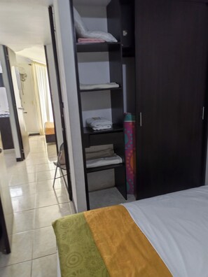 Acceso a internet y ropa de cama 