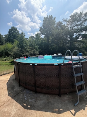 Outdoor pool - Private Lake House (Covington)