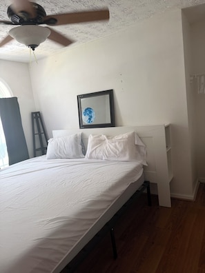 3 bedrooms, WiFi, bed sheets - Private Lake House (Covington)
