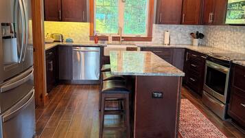 Coffee/tea maker, fridge, microwave, oven