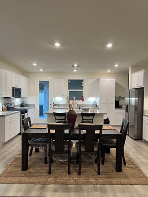 Dining - Home away from Home/Beautiful 3-bedroom house in charming Palmdale (Palmdale)