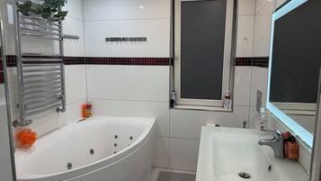 Jetted bath, hair dryer, bidet, towels