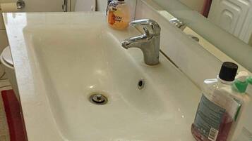 Whirlpool, Haartrockner, Bidet, Handtücher