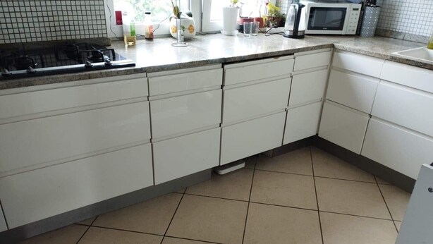 A kitchen with white cabinets, a tiled floor, a microwave, and a stove. - Spacious & lovely apartment available in Rødovre, CPH. (Rødovre)