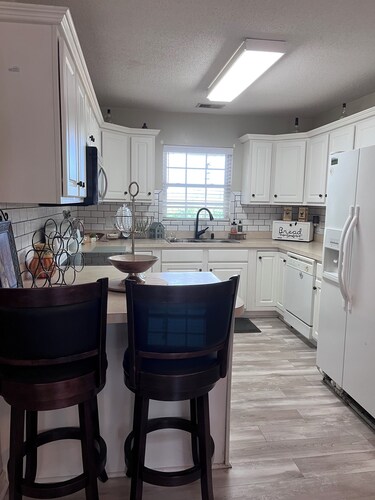 Spacious 5-bedroom house only minutes from NC/SC Beaches in quaint Tabor City NC