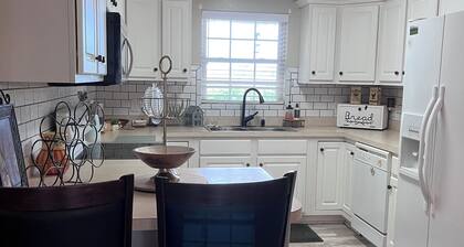 Spacious 5-bedroom house only minutes from NC/SC Beaches in quaint Tabor City NC
