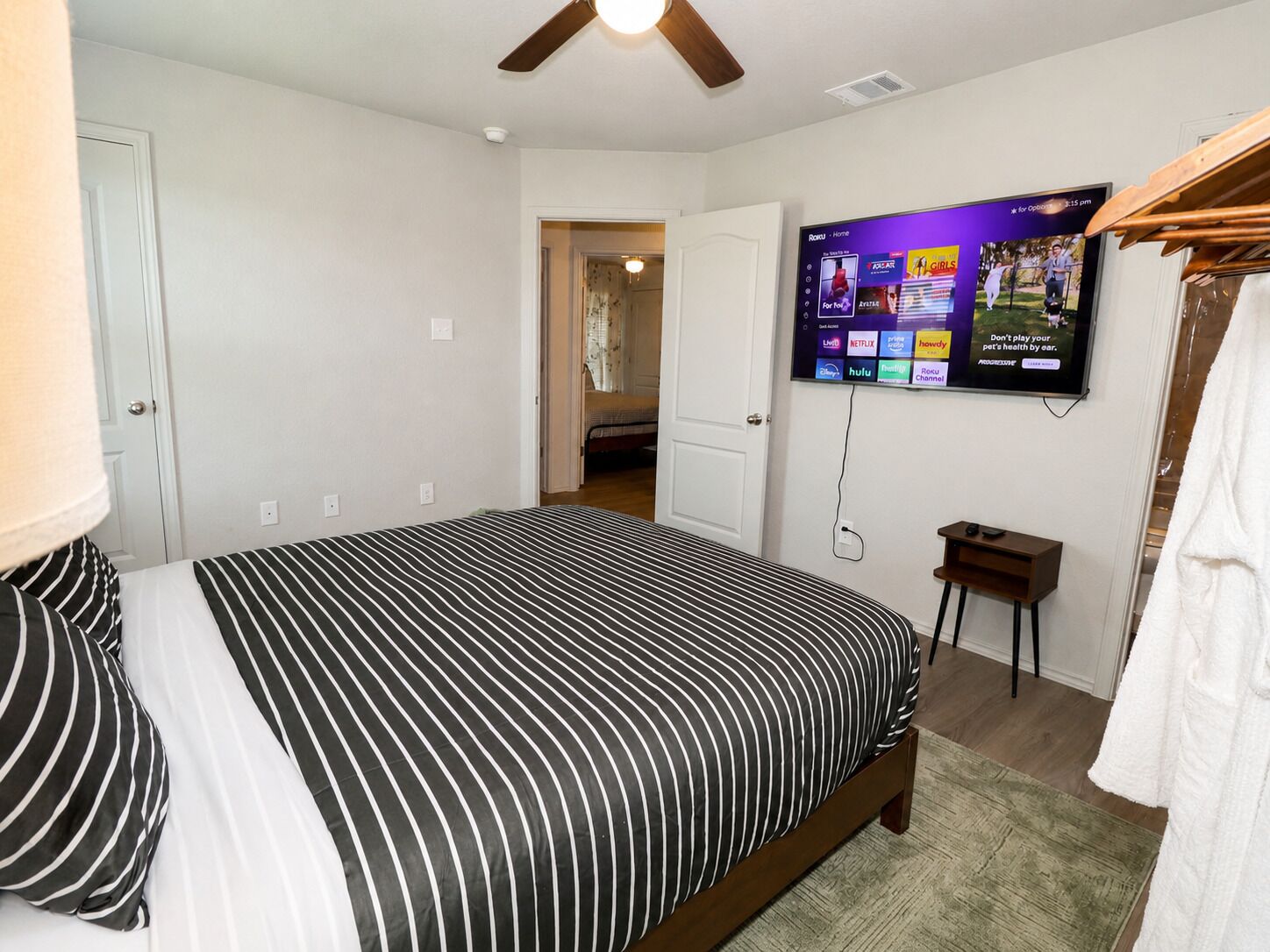 3 chambres, fer et planche à repasser, accès au Wi-Fi (inclus)