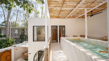 Villa Luxury, 3 camere da letto, vista piscina | Vista balcone