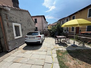 Outdoor dining - Charming house in the center of a Tuscan town (Fivizzano)