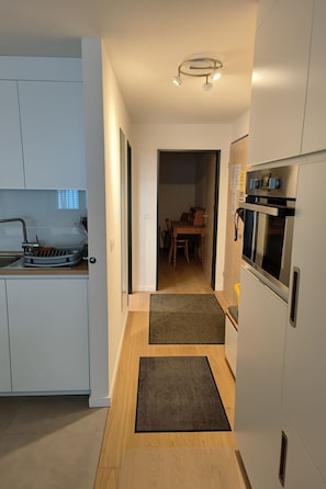 Kühlschrank, Mikrowelle, Ofen, Geschirrspüler