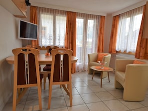 Dining - Zur Heimat, (Grächen), by Interhome (Grächen)