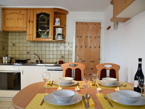 Fridge, oven, dishwasher, cookware/dishes/utensils - Zur Heimat, (Grächen), by Interhome (Grächen)