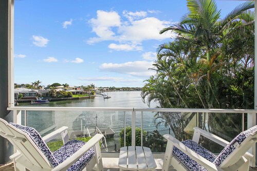 Bribie Waterfront Retreat - Pontoon, Pool & Kayaks