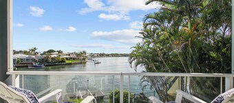Bribie Waterfront Retreat - Pontoon, Pool & Kayaks