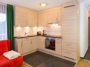 Kühlschrank, Ofen, Geschirrspüler, Kochgeschirr/Geschirr/Besteck