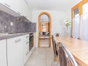Kühlschrank, Kochgeschirr/Geschirr/Besteck