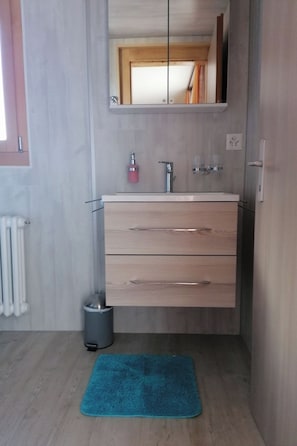 Bathroom - Miranda, (Grächen), by Interhome (Grächen)