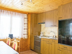 Kühlschrank, Kochgeschirr/Geschirr/Besteck