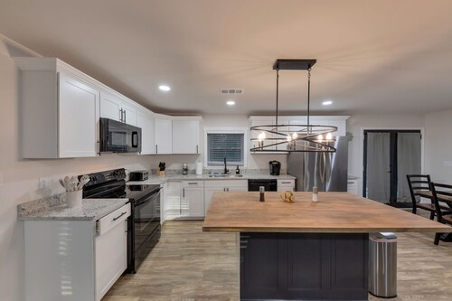 Cozy Oak Haven: Your Dream Retreat!