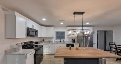 Cozy Oak Haven: Your Dream Retreat!