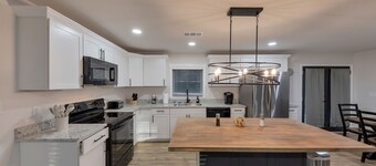 Cozy Oak Haven: Your Dream Retreat!