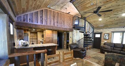 Peaceful 2-bedroom cabin in wonderful Creede Colorado for a relaxing stay.