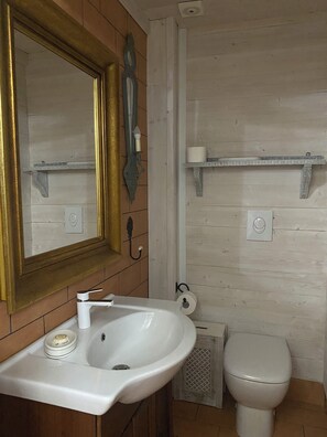Shower, hair dryer, bidet, towels - Viale del Re 33: A Summer Fairy Tale Between the Sea and the Theater (Reggio Calabria)