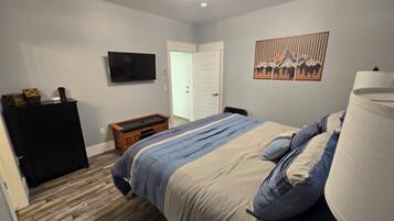 Iron/ironing board, internet, bed sheets