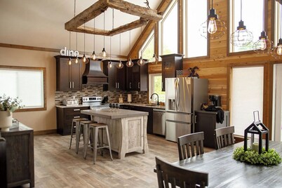 The Okoboji Farmhouse - Luxury, Space & Unforgettable Memories