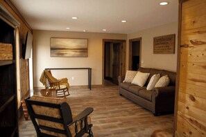 Living area - The Okoboji Farmhouse - Luxury, Space & Unforgettable Memories (Spirit Lake)