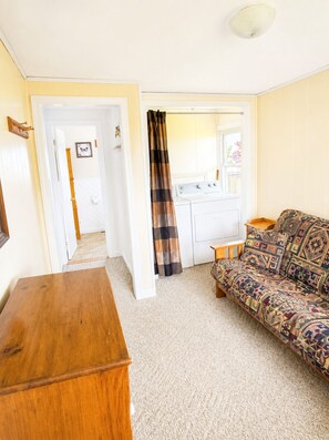 Interior - Spacious 4-bedroom house in beautiful Narragansett walk to beach (Narragansett)