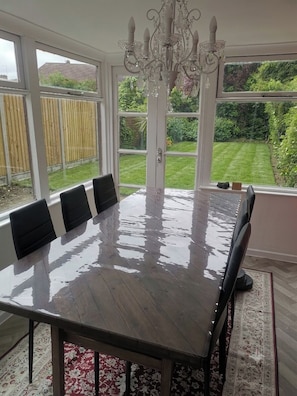 Dining - Northampton 2-Bed House with Patio & Parking (Northampton)