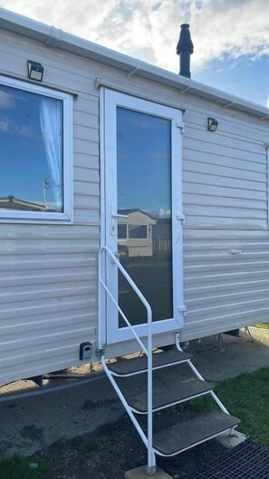 Exterior detail - Holiday Home Sleeps 10 (Clacton-on-Sea)